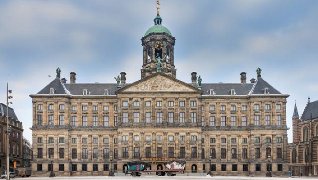 Королевский дворец + Площадь Дам + Музей мадам Тюссо + Амстердамское подземелье