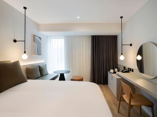 Leonardo Hotel Manchester Piccadilly Room Type - Superior Room Double and Single Leonardo Hotel Manchester Piccadilly Room Type - Superior Room Double and Single