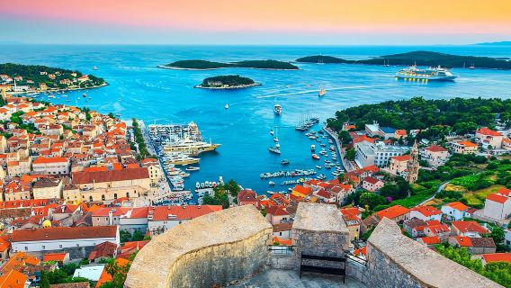 サラエボ発:コニツとモスタルの旧橋を散策し、スプリットへ到着(片道)