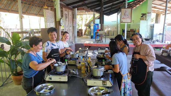 Evening Thai cookery class with chef Ya in Ao Nang