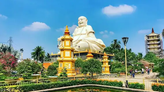 ホーチミン発｜メコン川日帰りツアー【永長寺 + ココナッツの森ボート体験 +英語ガイド +少人数グループ選択可】