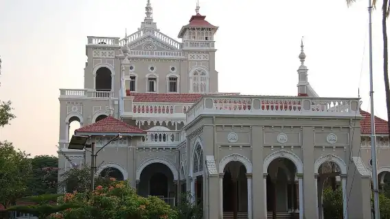 Guided Highlights of Pune Car Tour with a local (4 Hrs Sightseeing in AC Car)