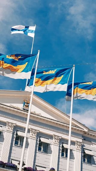 The Parliament House + Helsinki Market Square + Senate Square 1-day tour