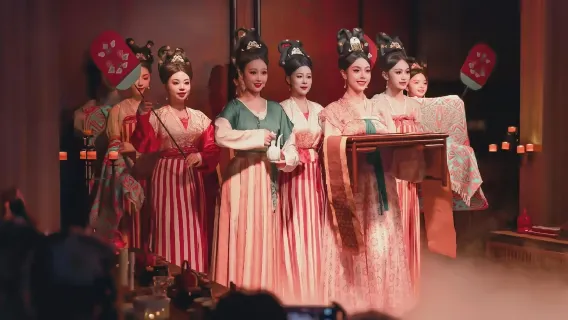 北京宮宴 · 中國古代沉浸式宮廷帝王盛宴（皇帝豪華享受+中國古代民族舞蹈表演+宮廷盛宴+沉浸式穿越）