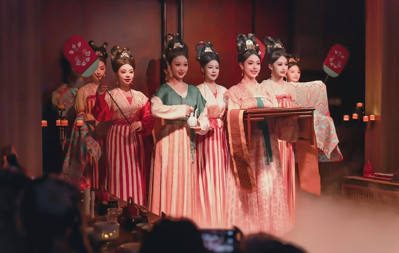 Beijing Royal Banquet · Ancient Chinese Immersive Imperial Feast (Luxury royal experience + Traditional Chinese ethnic dance performance + Royal banquet + Immersive time-travel experience)