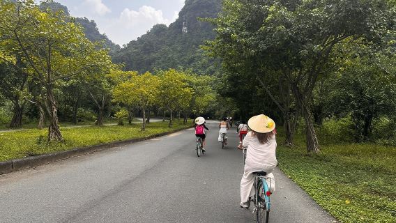 Hoa Lu: tour panoramico in bicicletta nella campagna e pasto locale