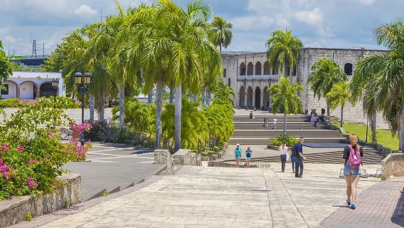Punta Cana: gita privata di un giorno a Santo Domingo con pranzo