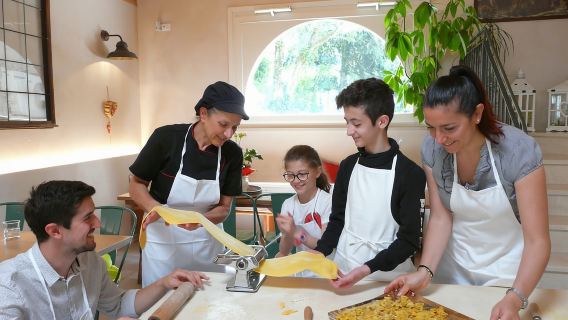 Verona: Corso di cucina per tortellini e pranzo con Mamma Ivana