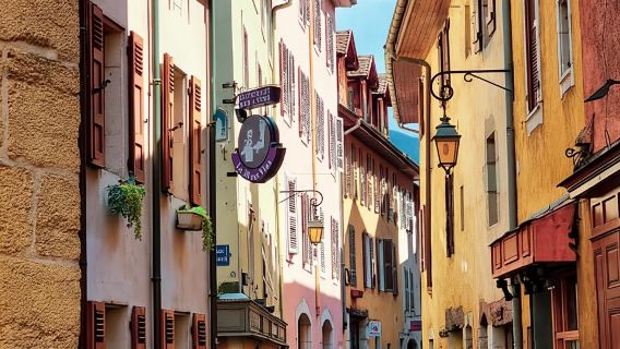 Annecy: Traditional Food Group Walking Tour