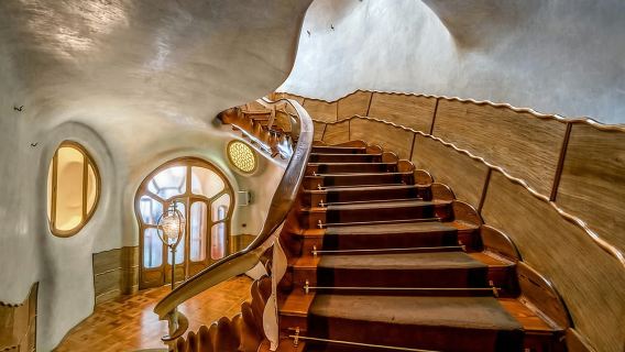 Barcelona: Casa Batlló Tour and Optional White Rabbit Museum