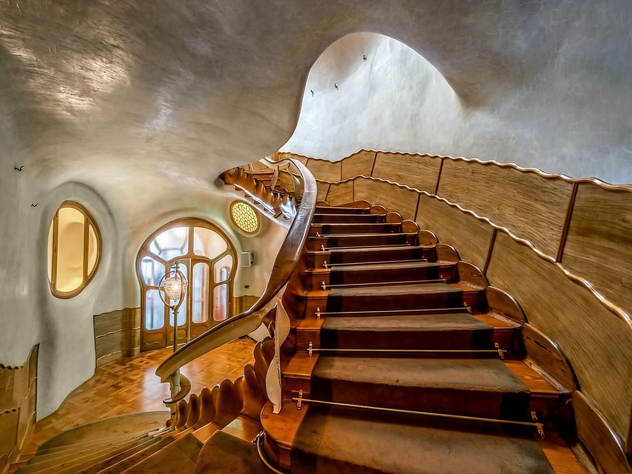 Barcelona: Casa Batlló Tour and Optional White Rabbit Museum