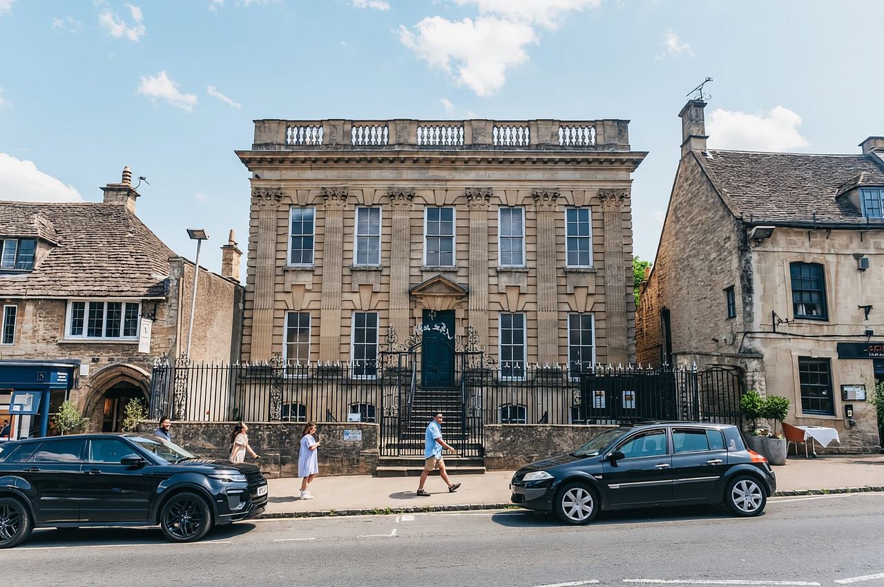 ロンドン発:少人数グループによるコッツウォルズの村々のツアー