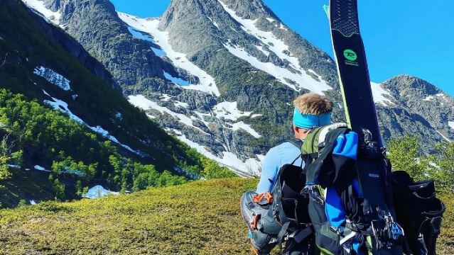 Tromsø: Guided Hiking Tour with Roundtrip Transfers