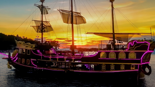 【DJ海上派對】泰國芭堤雅黑珍珠號海盜船懶人出海上門接送