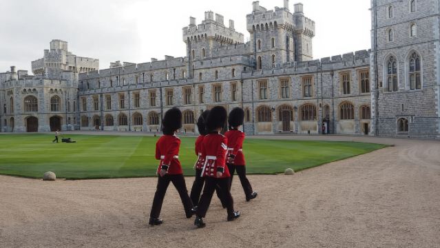 London: Windsor, Stonehenge, Bath, and Roman Baths Day Trip