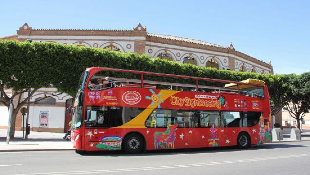 Malaga: Tour in autobus hop-on hop-off per la visita della città