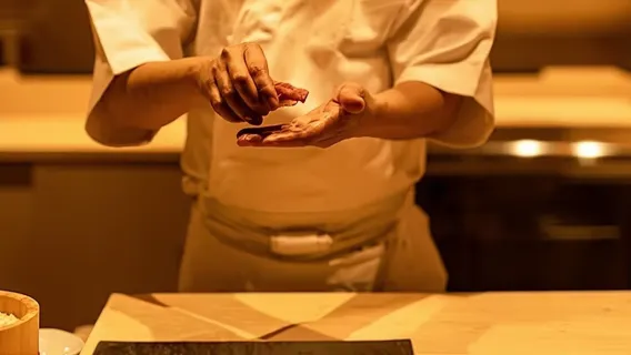 Tour gastronomico notturno di Tokyo a Shinjuku: sushi di stagione, manzo Wagyu