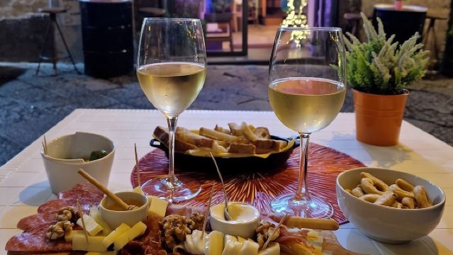 Guided, FUN Wine Tasting with Trivia Games, Napoli