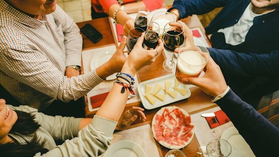 Jewish quarter tour with tapas and wine cellar tour in Seville