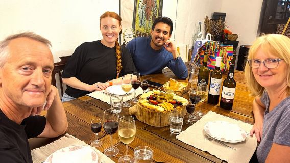 Tour de degustación de comida y vino por los tesoros ocultos de Oporto (Grupos pequeños)