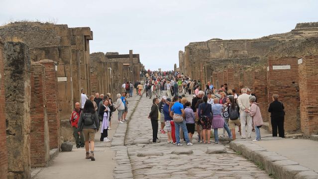 ทริปวันเดียวไปปอมเปอี เฮอร์คิวเลเนียม และวิสุเวียส ตั้งแต่นาโปลี