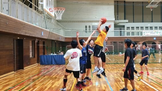 ¡Baloncesto en Osaka con jugadores locales!