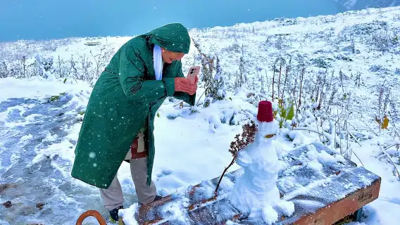 ทะเลสาบบิ๊กอัลมาตี: เลือกการผจญภัยด้วยการเดินเท้าหรือรถยนต์