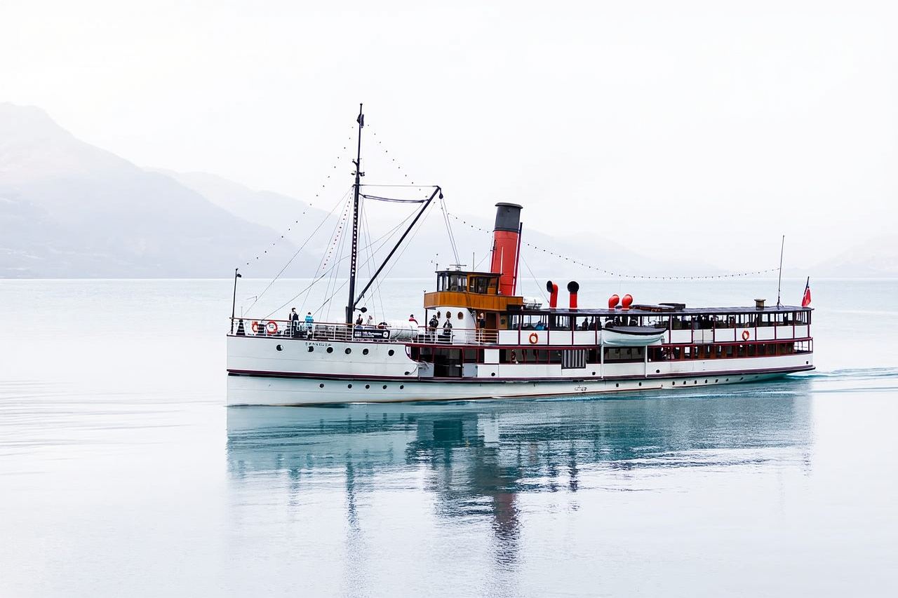 Queenstown: Walter Peak Horse Trek & Queenstown Lake Cruise