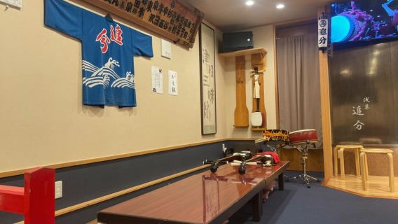 โตเกียว: ชมการแสดงชามิเซ็นสดและสัมผัสประสบการณ์อิซากายะ