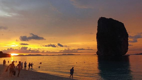 Krabi: Tour de las 7 islas al atardecer con barco longtail premium