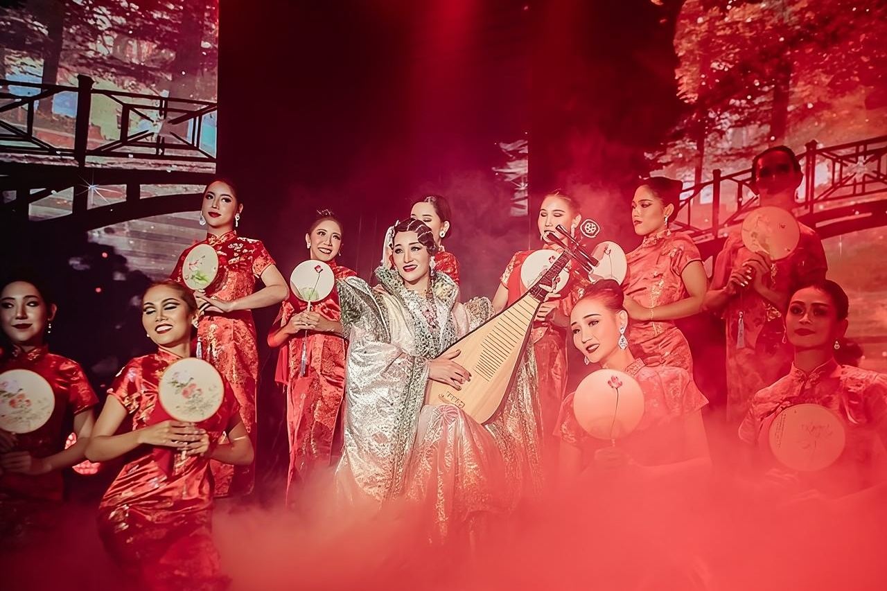 Bangkok Calypso Ladyboy Cabaret Live – Asiatique