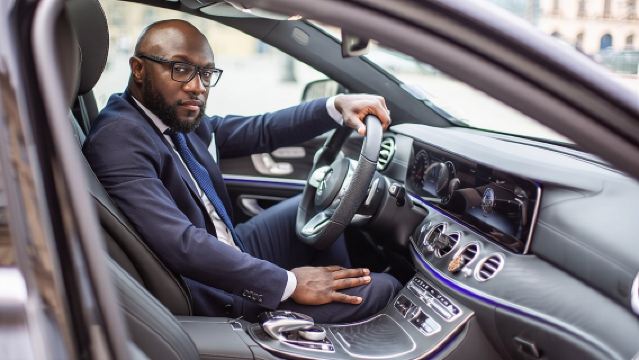 บริการรับส่งจากสนามบิน Orly/CDG/LBG ไปปารีส (ชั้น E สำหรับ 2 ท่าน)