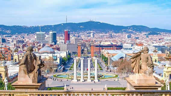 Private Barcelona and Sagrada Familia Tour with Hotel Pick-up