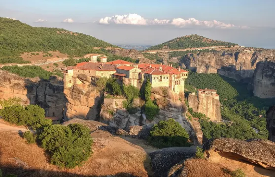 溫泉關、梅特奧拉與德爾斐私人全日遊