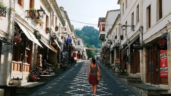 Walking Tour Baazar – The Argjiro Castle – Zekate house