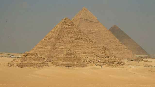Full Day Tour to Giza Pyramids and Saqqara