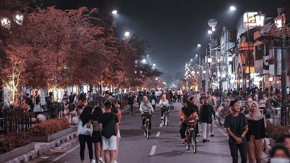 ทัวร์เดินเที่ยวกลางคืน - ชิมอาหารริมทางมาลิโอโบโรพร้อมไกด์ที่ยอกยาการ์ตา