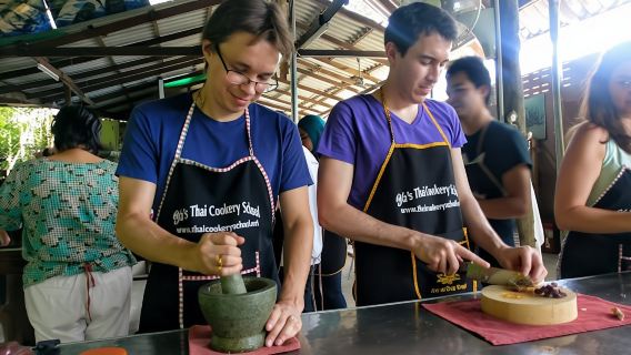 Late afternoon Thai cookery class with chef Ya in Ao Nang