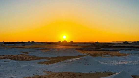 ทัวร์วันเดียว/ทัวร์หลายวัน อุทยานแห่งชาติ White Desert + Black Desert ในจังหวัดไคโร