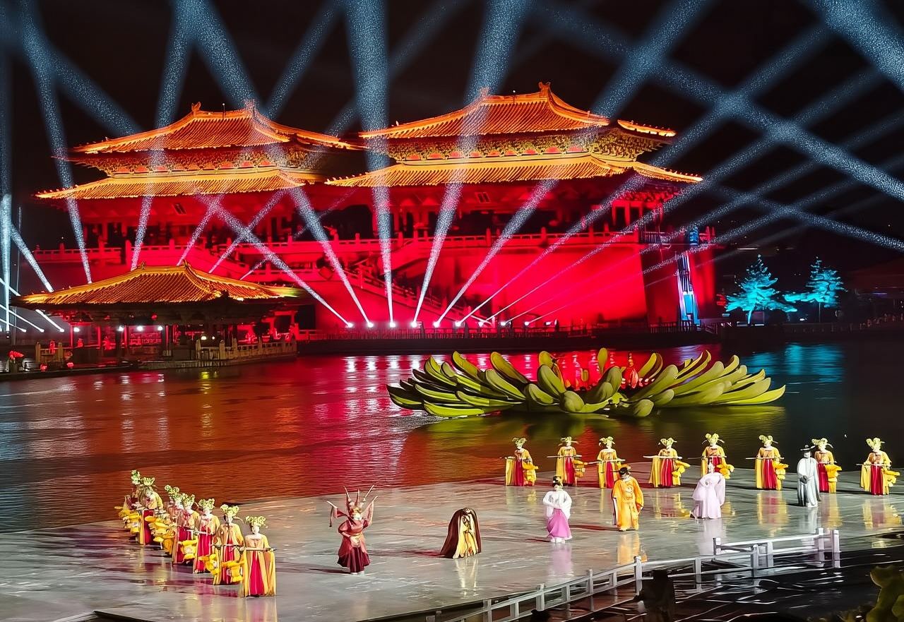 Kaifeng + Song Du Huangcheng Cultural Tourism Resort + Song Dynasty Dongjing Dreaming show/multilingual guide