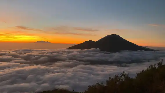 巴杜爾火山日出健行和天然溫泉