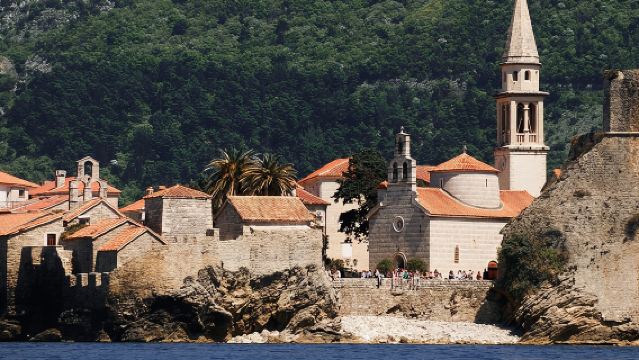 Budva Bay: Kayak & SUP Tour to Coastal Caves