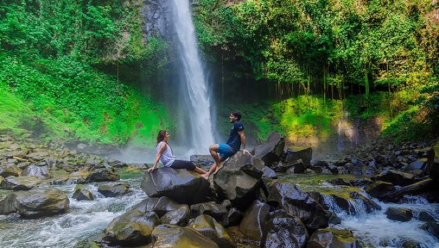 Excursión guiada a la Catarata Río Fortuna con almuerzo incluido en La Finquita Farm
