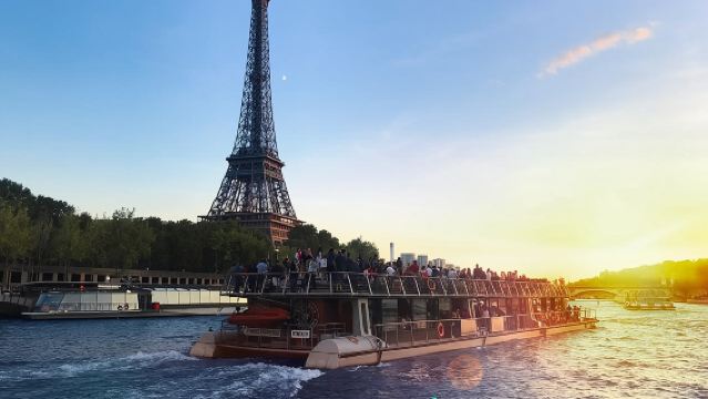 Crociera turistica con commento sulla Senna a Parigi con Bateaux Parisiens