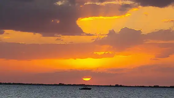 ล่องเรือชมพระอาทิตย์ตกพร้อมชมประภาคารซานิเบล