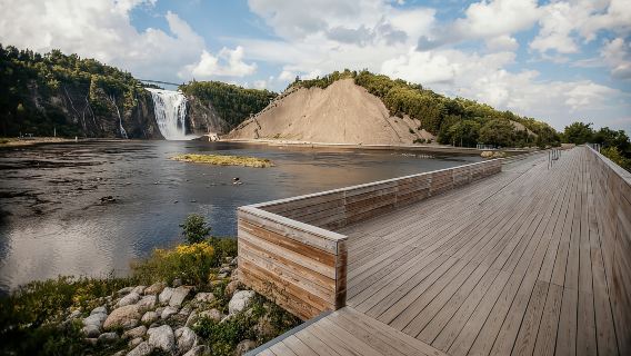 Quebec City: Round Trip Shuttle with Montmorency Falls Park & Cable Car