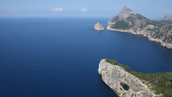 Cap de Formentor: Market, Beach, and Alcudia Tour