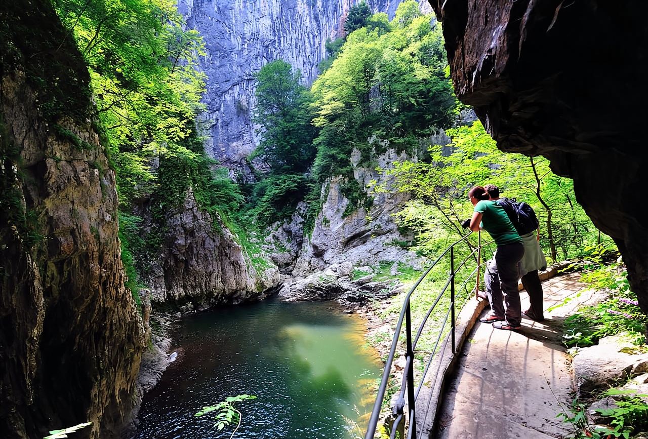 Desde Liubliana: excursión de un día completo a las cuevas de Škocjan, UNESCO y Piran