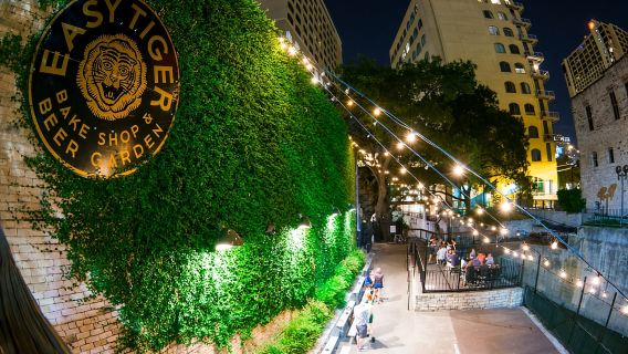 Austin: Merangkak Muzik Langsung