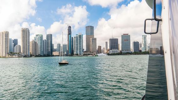 Miami: Recorrido en barco por las casas de los famosos con guía